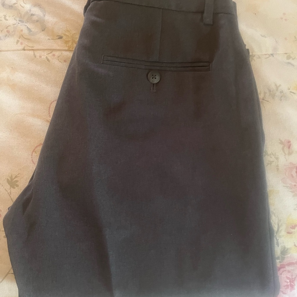 30/30 Men’s Van Heusen Charcoal Dress Pants